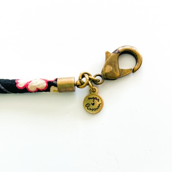 Sugar Blossom designed silk and brass bracelet - Picture 5 of 5